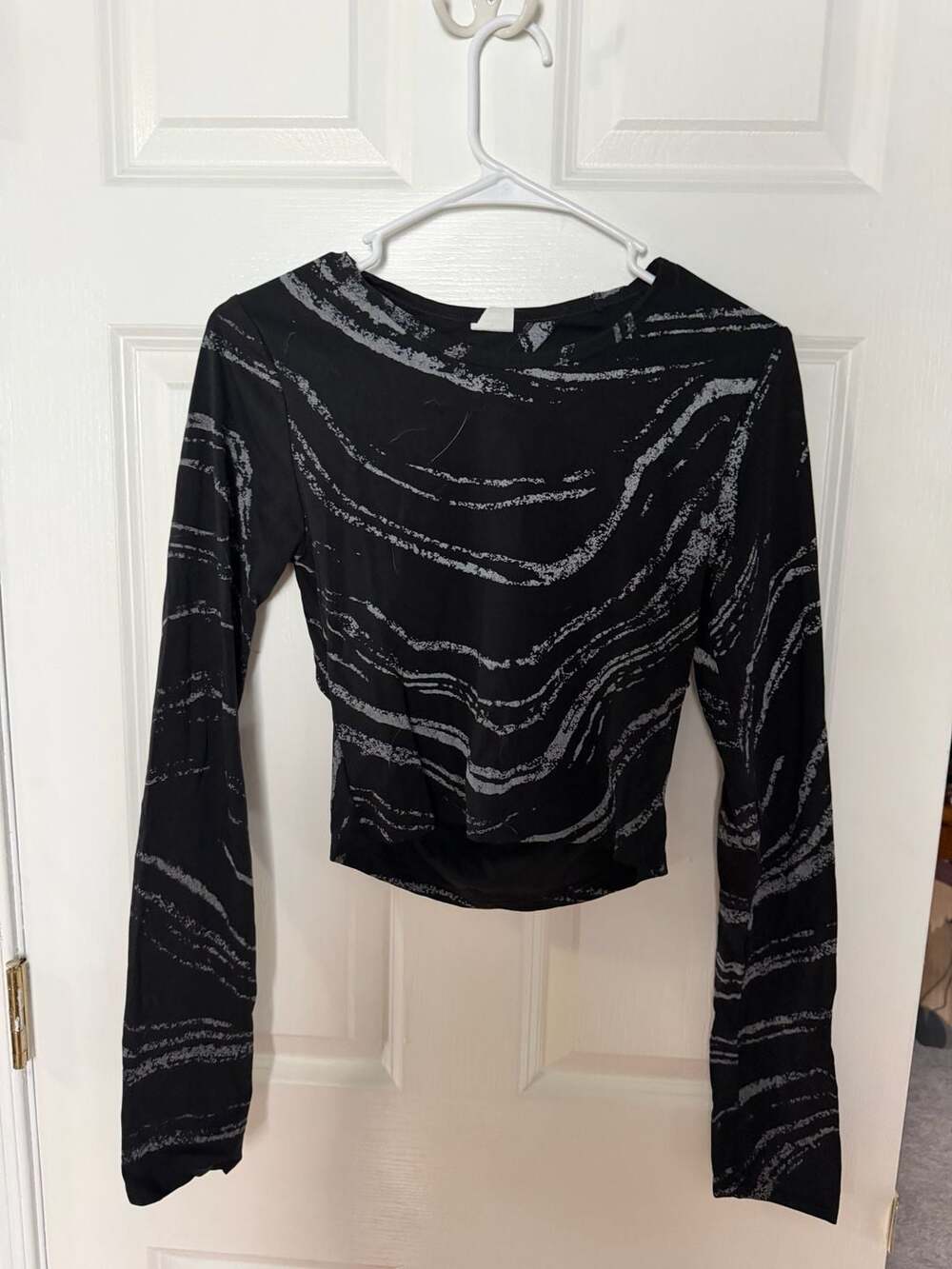 PINK Active Reflective Print Open Back Long Sleeve Crop Top